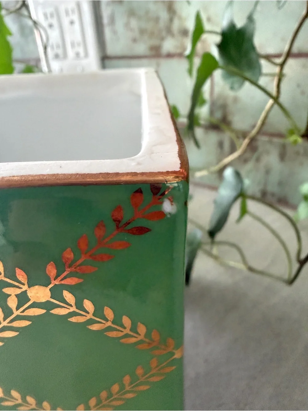 Chelsea House Porcelain Lift-Top Tissue Box Green Gold Lattice Footed